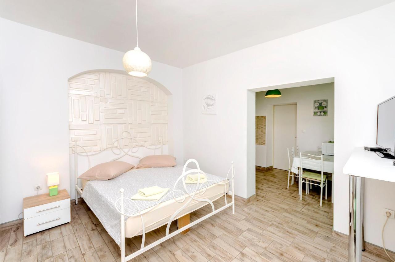 Apartments And Room Take It Easy Tribunj (Sibenik-Knin) Exterior foto
