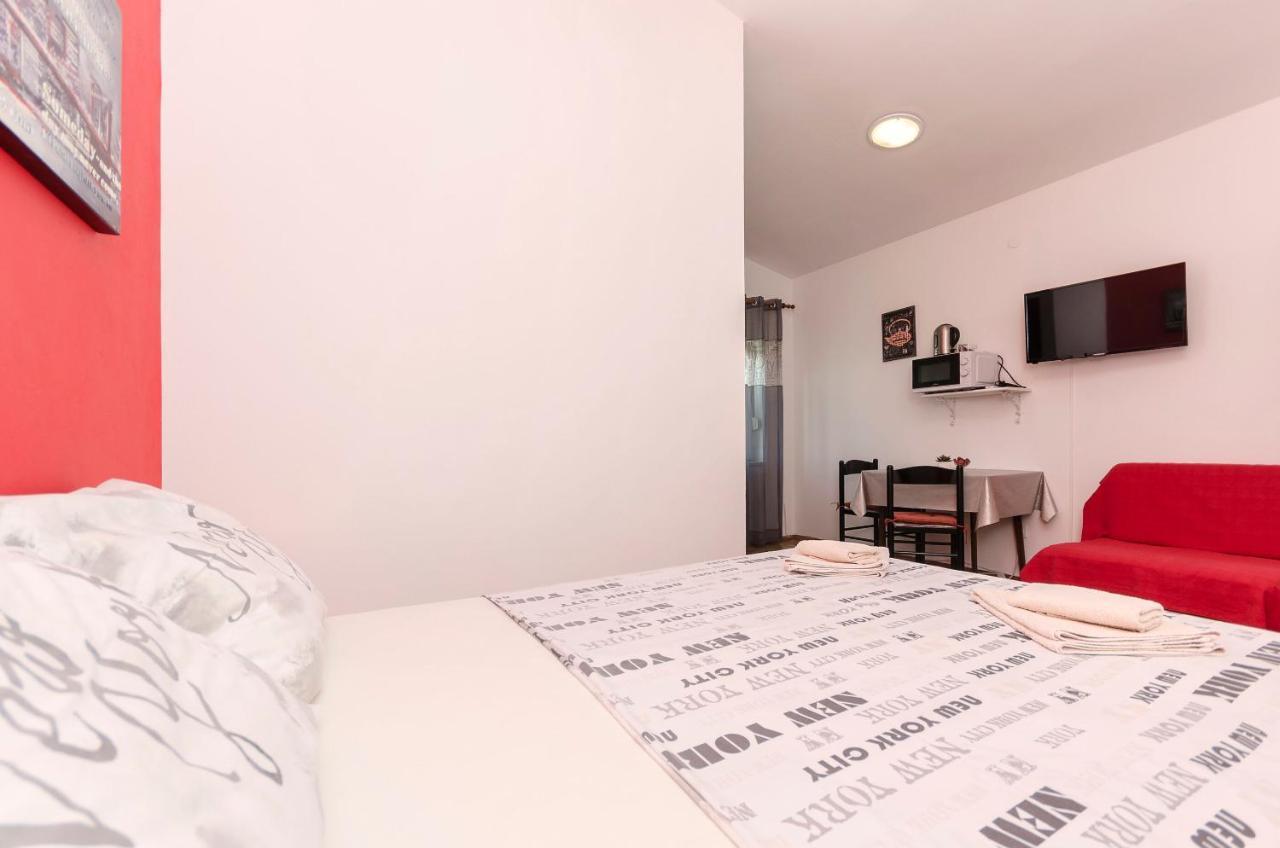 Apartments And Room Take It Easy Tribunj (Sibenik-Knin) Exterior foto